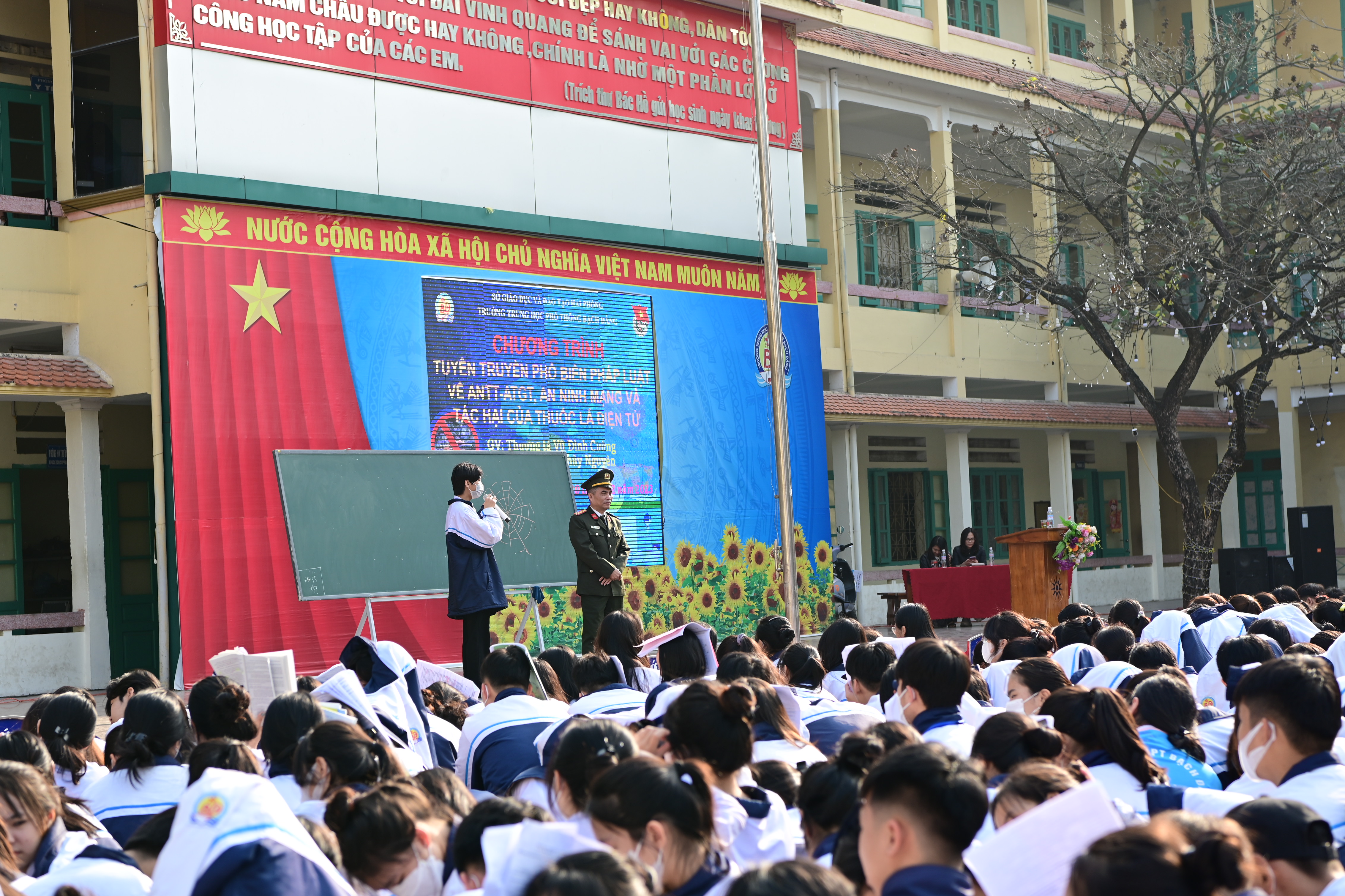 Công an huyện Thuỷ Nguyên: Tuyên truyền pháp luật tới hơn 1.500 học sinh, giáo viên trường THPT Bạch Đằng